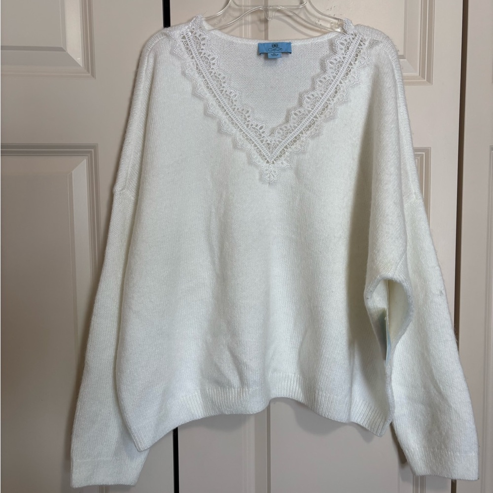 NWT CeCe White V-Neck Sweater with Lace Detail - Picture 2 of 8
